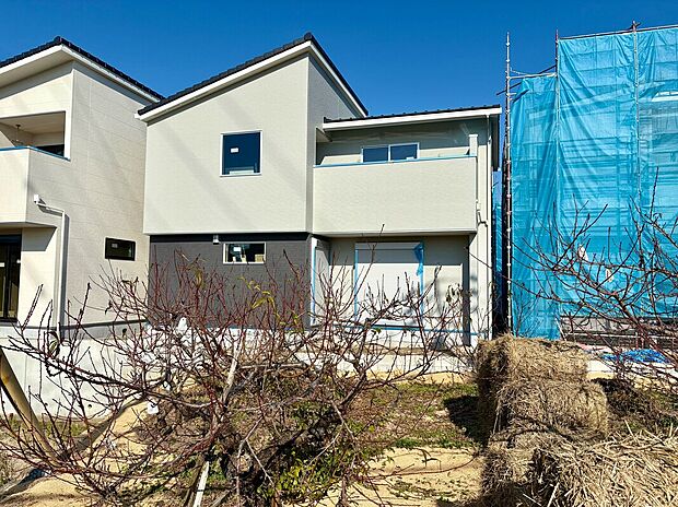 【【C棟　外観】】設計やインテリアコーディネーターが1棟1棟デザインし、周囲の街並みに溶け込むように考えています。いつまでも飽きの来ない外観です。