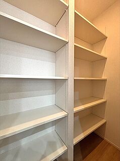 【F棟　パントリー】