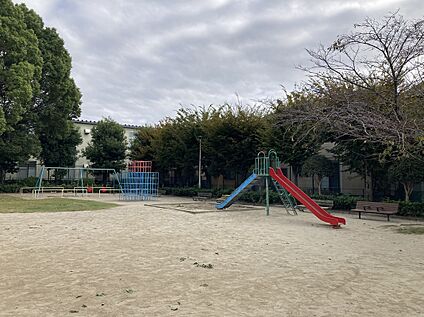 小信児童公園 約400m(徒歩約5分　自転車約2分)