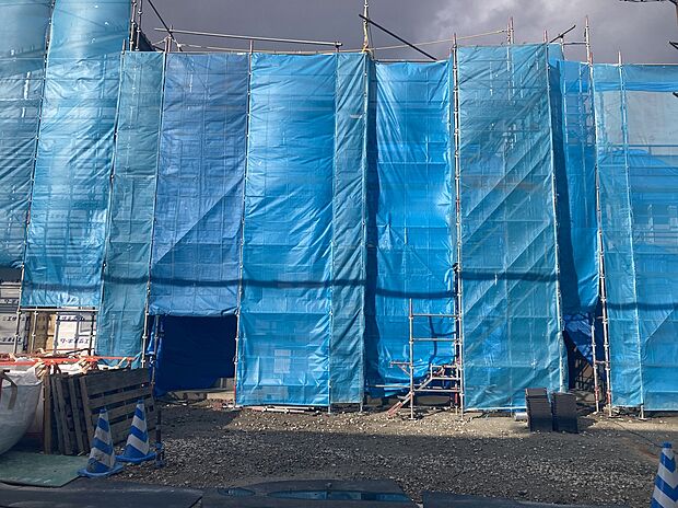 【【B棟　外観】】流行に左右されず、将来にわたって価値が継続する凛とした佇まい。おしゃれな雰囲気や自然の潤い、親しみやすさといった暮らしを豊かにしてくれる住空間です。