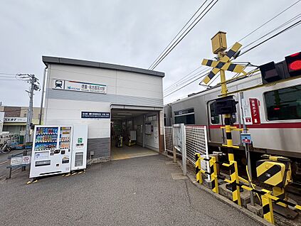 名鉄犬山線「徳重・名古屋芸大」駅 約450m(徒歩約6分　自転車約2分)