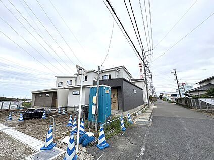 【前面道路含む現地写真】