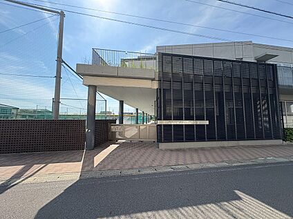 師勝中学校 約750m(徒歩約10分)