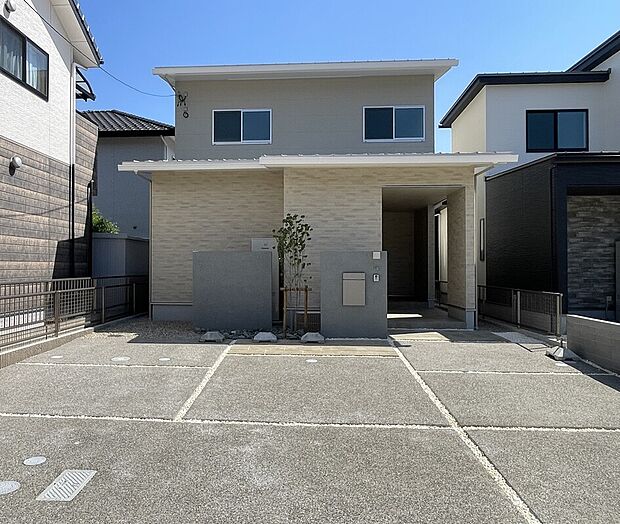 主生活スペースを1階に集約したエサキホームの準平屋住宅、ご覧になってみませんか？
是非一度お問合せ下さい。