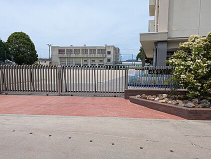則武小学校 約400m(徒歩約5分)