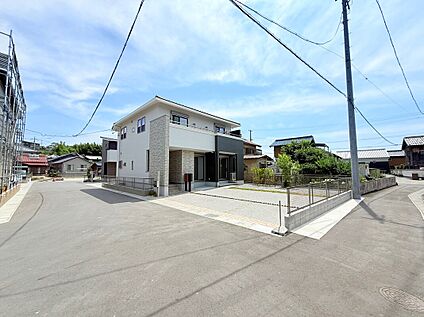 【前面道路含む現地写真】