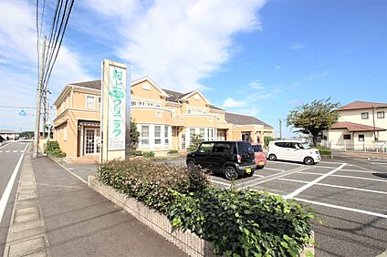 村上ファミリークリニック 約970m(徒歩約13分　自転車約4分)