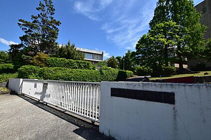東郷小学校 約900m(徒歩約12分)