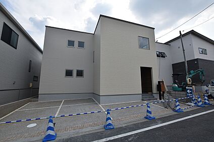 【L棟　外観】