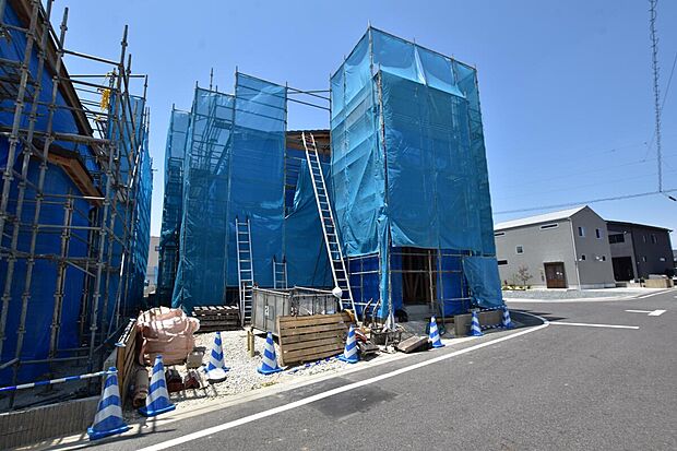 【【L棟　外観】】現在建築中です。完成に向けて順調に工事が進んでいます。