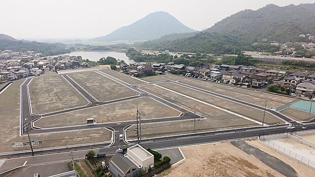 【現地】立地や周辺環境だけでなく日当たりも申し分のない土地です