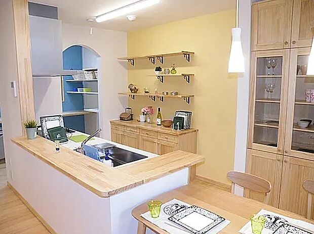 【【施工例】キッチン】人気の対面キッチンは小さいお子様から目を離さずにお料理できるので安心です