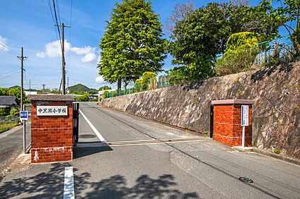 黒瀬小学校 1600m(徒歩20分)