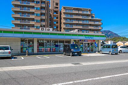 ファミリーマート 中深川店 395m(徒歩5分)