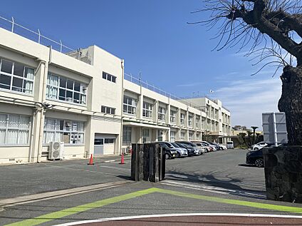 福間小学校 900ｍ(徒歩13分)