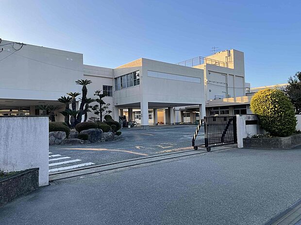 福間南小学校(約560m)