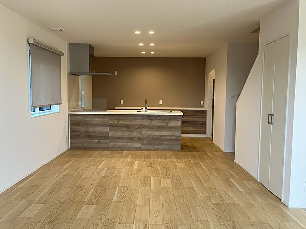 木目調の広々キッチン