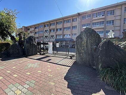 南小学校 1360ｍ(徒歩約17分)