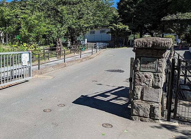 横須賀市立鴨居小学校（約750m）