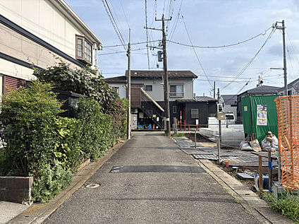前面道路※8月下旬撮影