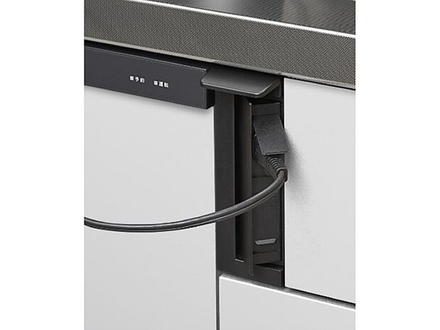 【キッチンコンセント】デザインはすっきり、欲しい場所に使いやすいコンセントを配置。調理家電がスムーズに使え、毎日のキッチンワークをもっと快適にします。