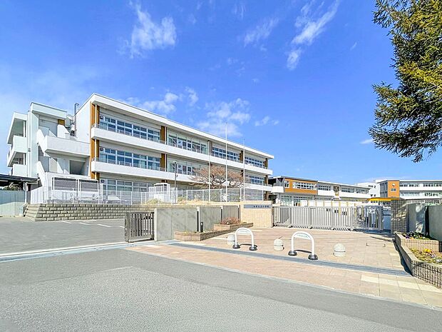 土小学校（約970m）