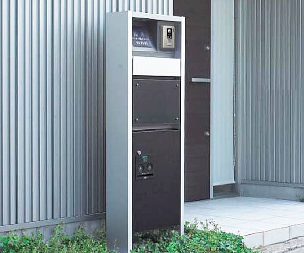 【その他画像】【宅配BOX一体型 門柱・門柱灯】インターホンや表札・ポストが一体型となった宅配ボックス付のシステム門柱。 ※門柱のカラーはイメージです ※表札についてはオプションとなります
