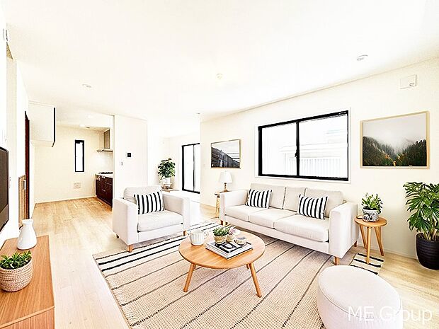 落ち着いた雰囲気のLDKは家族みんなの快適空間※家具はCGです