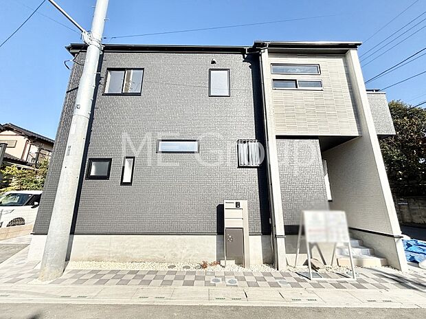 堂々完成!たっぷりの陽光と開放感に包まれる明るい住まい。