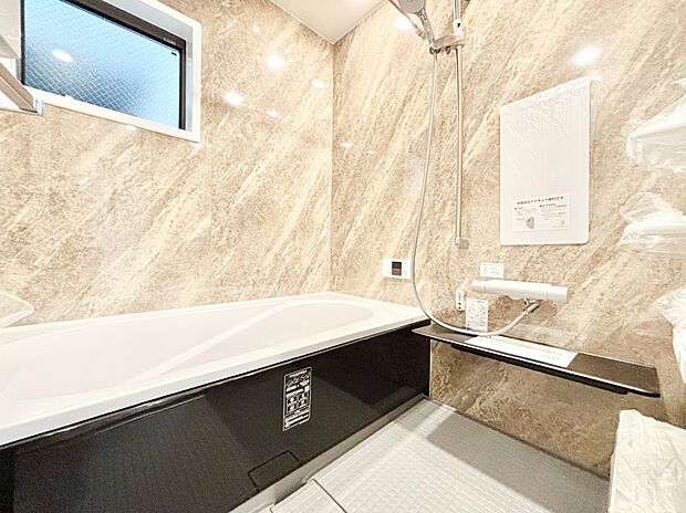 オシャレなデザインのバスルームで気分も上がりますね