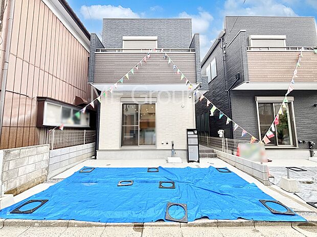 アクセントカラーがオシャレなシンプルモダンスタイル。 