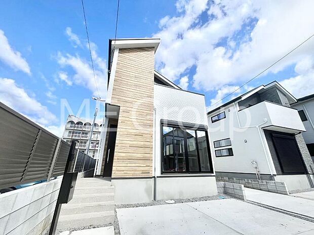 洗練された外観、上質な住空間が広がる室内は永く安心して過ごせる住居です。