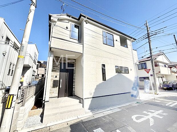 堂々完成！たっぷりの陽光と開放感に包まれる明るい住まい。 