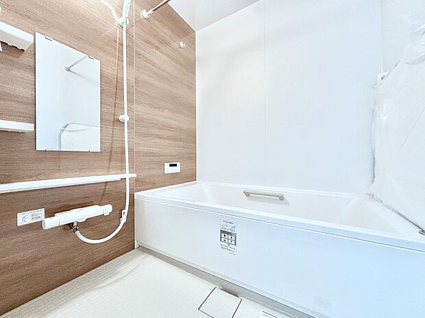 落ち着いた雰囲気でゆっくりお寛ぎいただけるバスルーム