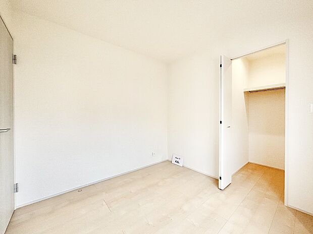 ウォークインクローゼットがあるお部屋！季節ごとの入れ替えも不要で便利です