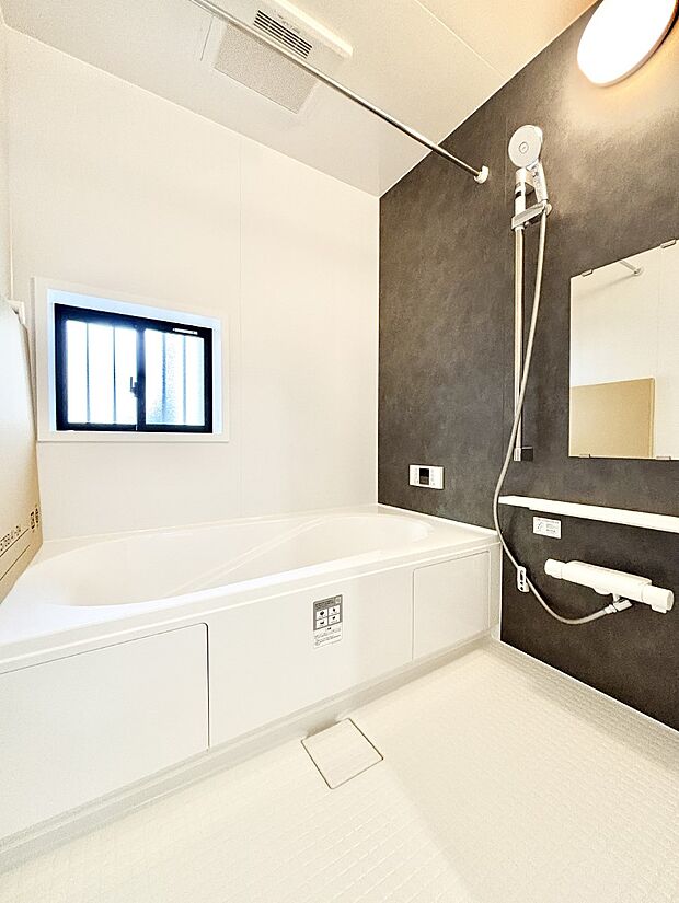 落ち着いた雰囲気でゆっくりお寛ぎいただけるバスルーム