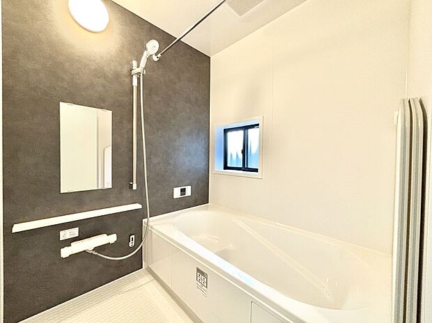 落ち着いた雰囲気でゆっくりお寛ぎいただけるバスルーム