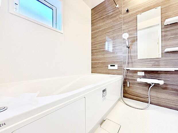 落ち着きのあるダークカラーを基調にしたバスルームで1日の疲れをリフレッシュ！