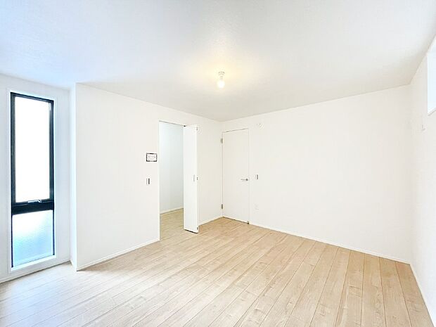 ウォークインクローゼットがあるお部屋！季節ごとの入れ替えも不要で便利です。