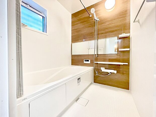 落ち着いた雰囲気でゆっくりお寛ぎいただけるバスルーム