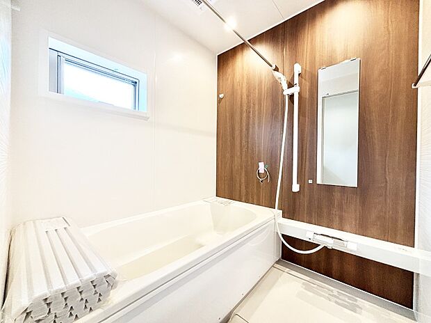 落ち着いた雰囲気でゆっくりお寛ぎいただけるバスルーム