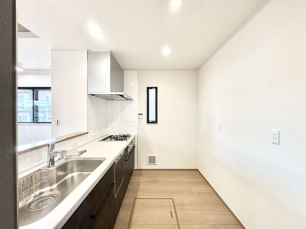 ゆとりあるキッチンではご家族と楽しくお料理ができます。