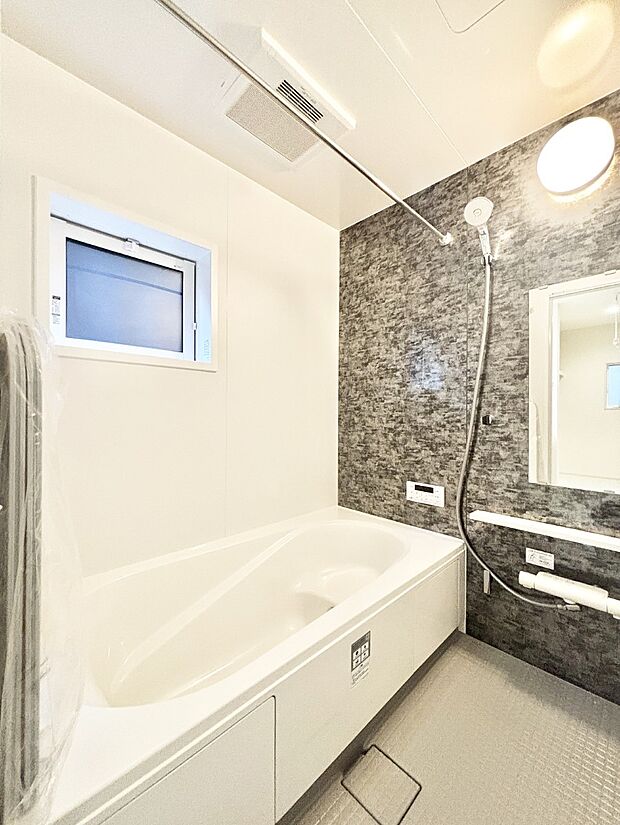 落ち着いた雰囲気でゆっくりお寛ぎいただけるバスルーム