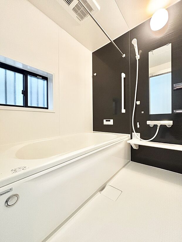 落ち着いた雰囲気でゆっくりお寛ぎいただけるバスルーム