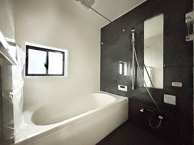 落ち着いた雰囲気でゆっくりお寛ぎいただけるバスルーム