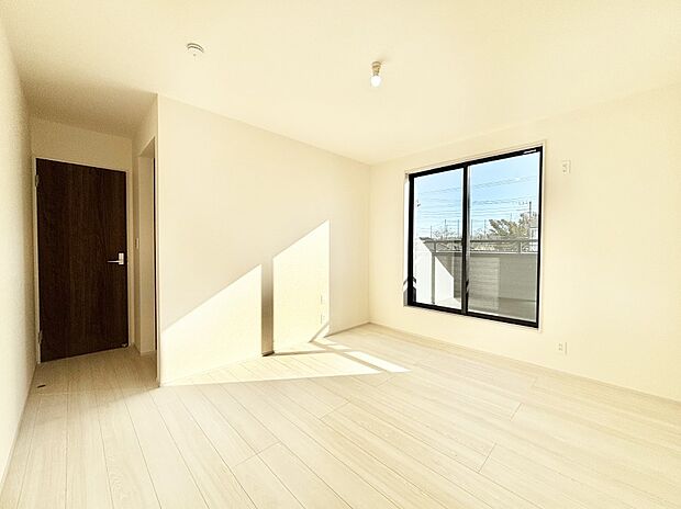 ウォークインクローゼットがあるお部屋!季節ごとの入れ替えも不要で便利です。