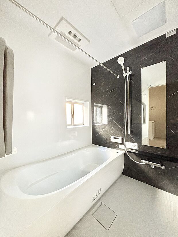 落ち着いた雰囲気でゆっくりお寛ぎいただけるバスルーム