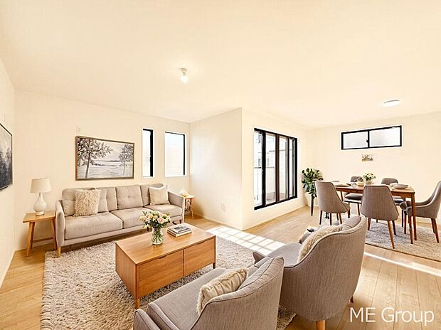 ご家族の賑やかな話し声で包まれる明るいリビング  ※家具はCGです