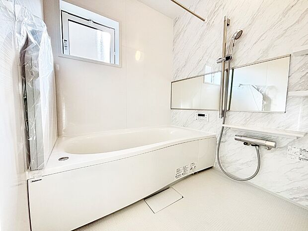 落ち着いた雰囲気でゆっくりお寛ぎいただけるバスルーム