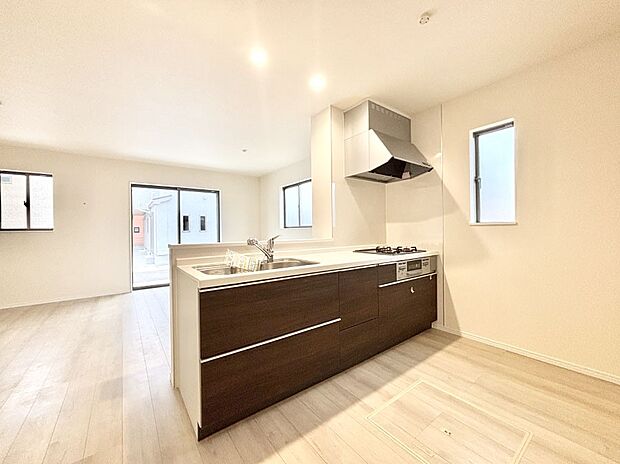 ゆとりあるキッチンではご家族と楽しくお料理ができます。